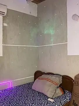 Mauuu18 online show from 9, 10, 2025