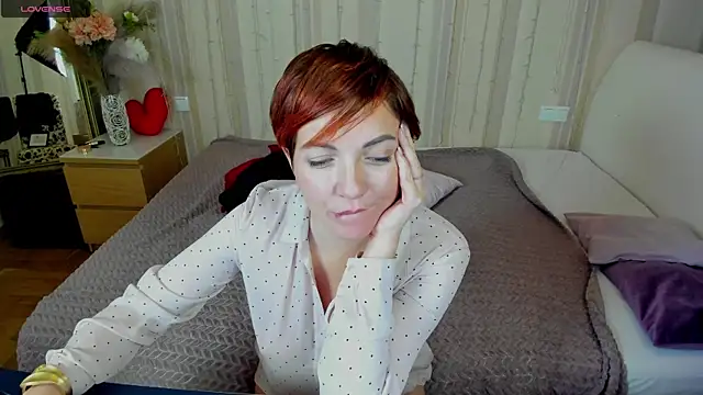 Snapshot of Katherine_Fox chatting on 1, 2, 2025 Katherine Fox online show from 1, 2, 2025