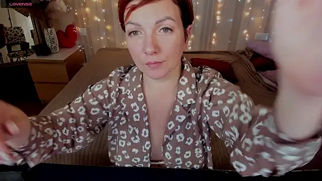 Snapshot of Katherine_Fox chatting on 4, 2, 2025 Katherine Fox online show from 4, 2, 2025