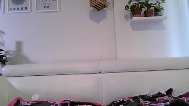 Snapshot of badblondebunny chatting on 8, 10, 2025 badblondebunny online show from 8, 10, 2025