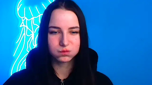 Eva Janee online show from 5, 3, 2025