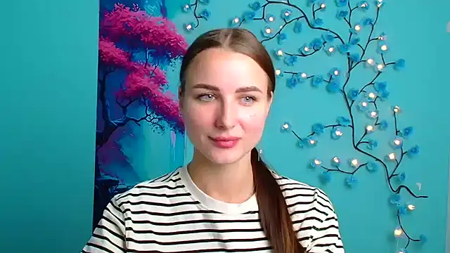 Eva Janee online show from 7, 11, 2025