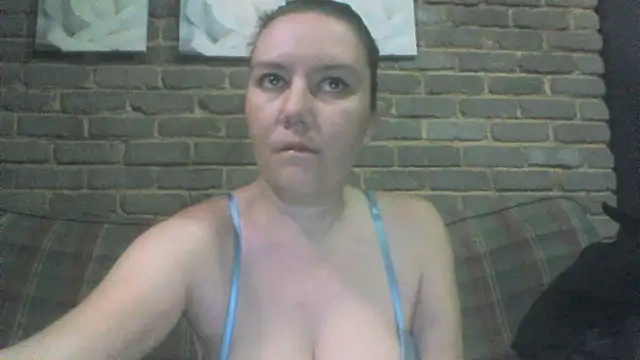 Snapshot of EksJouneMwah chatting on 17, 5, 2026 EksJouneMwah online show from 17, 5, 2026
