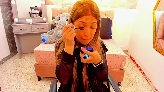 EvaaLovia1 online show from 17, 2, 2025