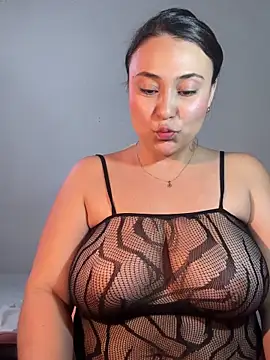 dulce santamaria online show from 2, 3, 2025