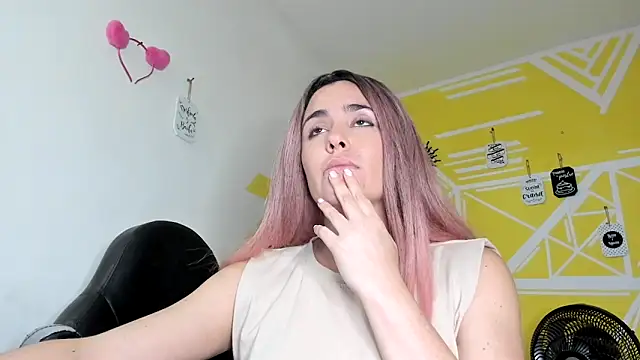 Nikolle Rouss online show from 20, 10, 2025