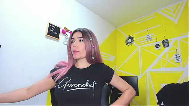 Nikolle Rouss online show from 10, 2, 2026