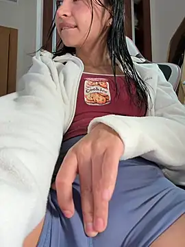 Adriennesexxx online show from 13, 3, 2026