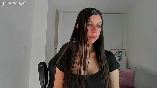 Nadiaa  online show from 2, 2, 2025