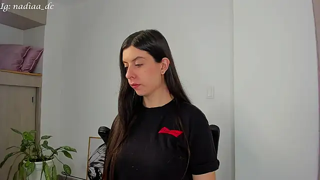 Nadiaa  online show from 13, 2, 2025