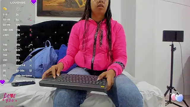 Vahiolet smith online show from 4, 12, 2025