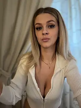 Snapshot of Love_Bri chatting on 26, 6, 2026 Love Bri online show from 26, 6, 2026