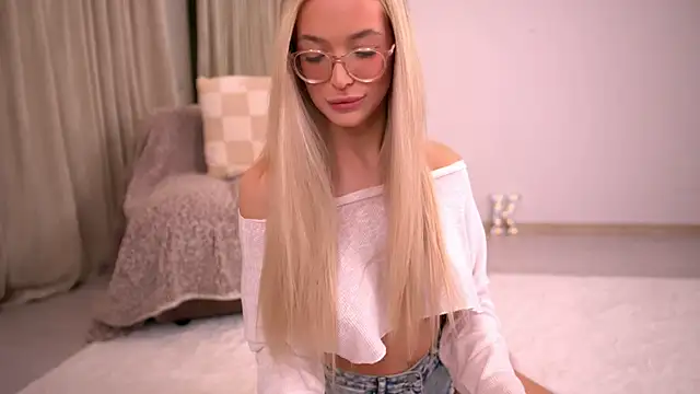 Snapshot of KylieJoyce chatting on 7, 2, 2026 KylieJoyce online show from 7, 2, 2026