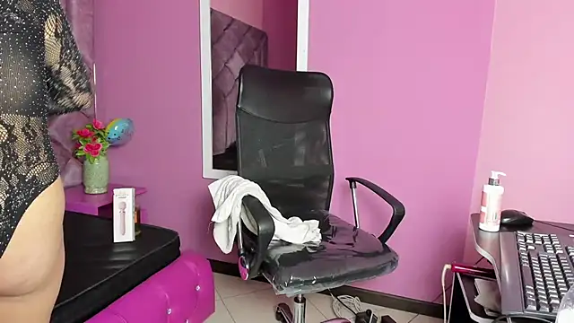 Sarah Hornny online show from 8, 3, 2025