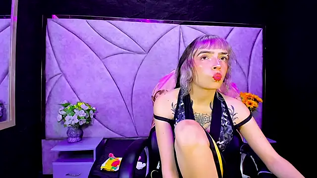Snapshot of Samantha_Smiith chatting on 13, 5, 2026 Samantha Smiith online show from 13, 5, 2026