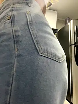 Snapshot of AbyThompson chatting on 21, 10, 2025 AbyThompson online show from 21, 10, 2025