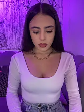 Snapshot of AbyThompson chatting on 28, 10, 2025 AbyThompson online show from 28, 10, 2025