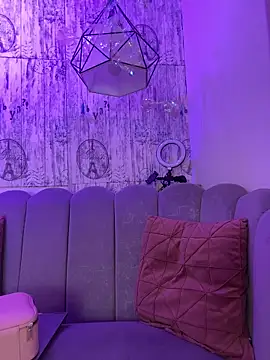 AbyThompson online show from 17, 12, 2025