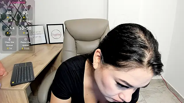 Madeleine  w online show from 9, 11, 2025