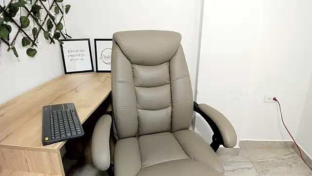 Madeleine  w online show from 14, 11, 2025