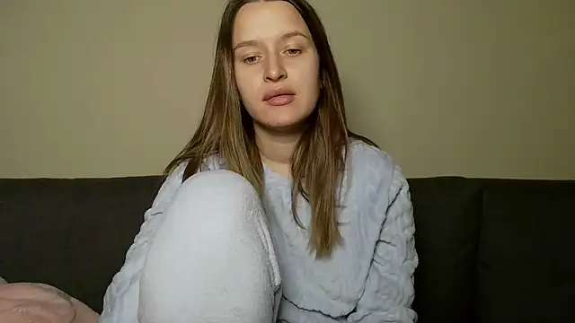 Snapshot of Submissive_love chatting on 6, 2, 2025 Submissive love online show from 6, 2, 2025