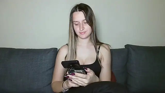 Snapshot of Submissive_love chatting on 11, 3, 2025 Submissive love online show from 11, 3, 2025
