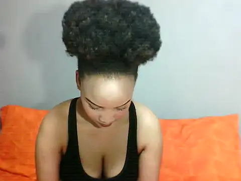 Snapshot of SmallSlut5 chatting on 8, 11, 2025 SmallSlut5 online show from 8, 11, 2025