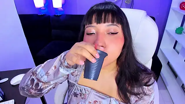 Snapshot of Emma_monserrat chatting on 7, 5, 2026 Emma monserrat online show from 7, 5, 2026
