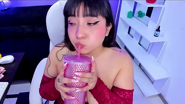 Snapshot of Emma_monserrat chatting on 27, 5, 2026 Emma monserrat online show from 27, 5, 2026