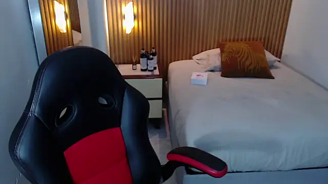 LUCYAMARS1 online show from 7, 11, 2025