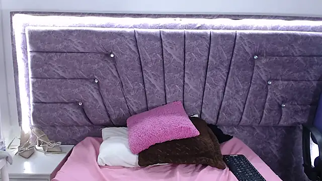 Penelope Fox14 online show from 7, 4, 2026