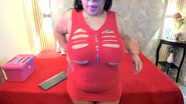 estephany queen online show from 9, 10, 2025