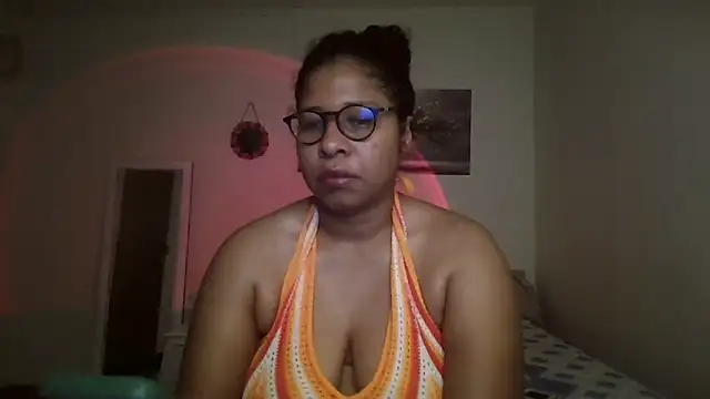 Snapshot of Ivon-09 chatting on 6, 5, 2026 Ivon-09 online show from 6, 5, 2026