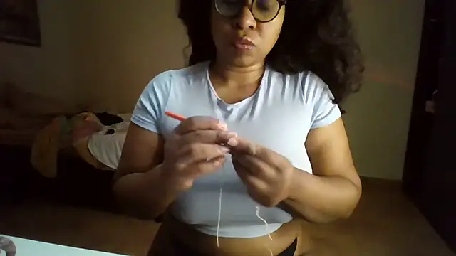 Snapshot of Ivon-09 chatting on 8, 7, 2026 Ivon-09 online show from 8, 7, 2026