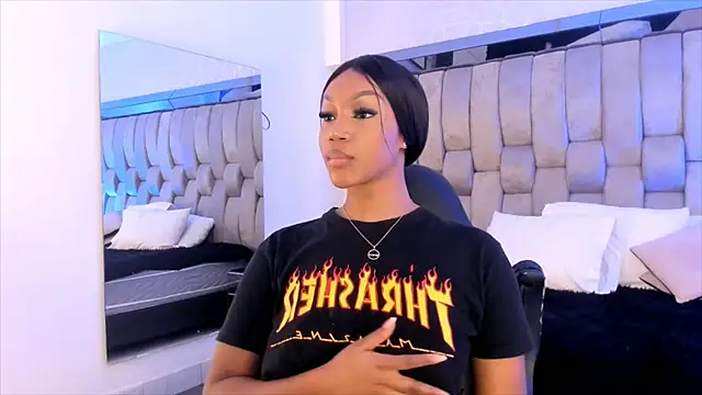 ChaynnaCooper online show from 1, 2, 2025