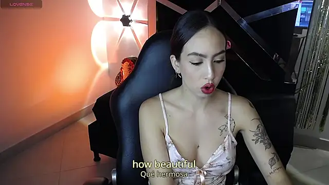 scarlett buttock online show from 18, 1, 2025