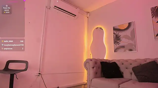 Isa Little Star online show from 31, 10, 2025