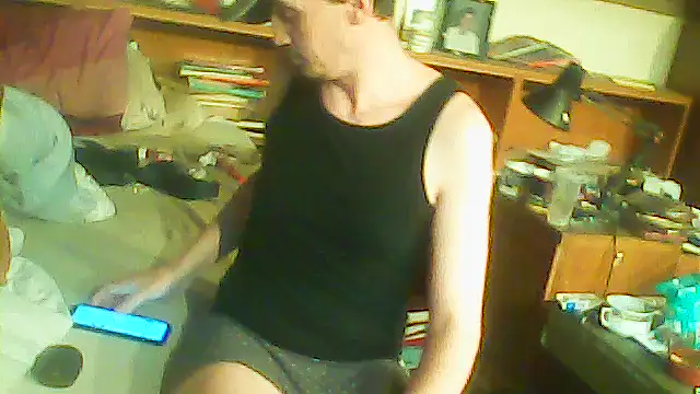 HOTMENVERYHOT online show from 17, 4, 2026