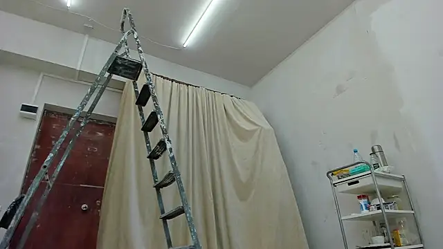 YourSuperModel online show from 28, 1, 2025