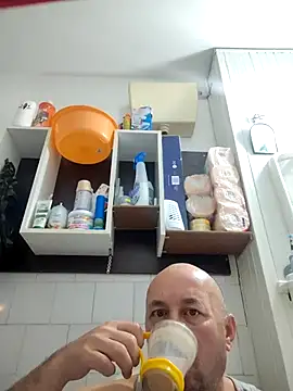 Snapshot of intx800 chatting on 3, 11, 2025 intx800 online show from 3, 11, 2025