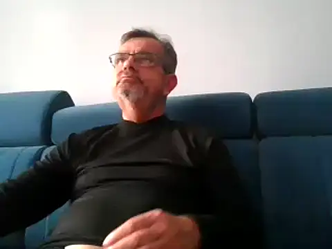 Snapshot of axecoman60 chatting on 1, 2, 2025 axecoman60 online show from 1, 2, 2025