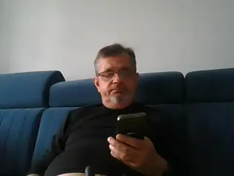 Snapshot of axecoman60 chatting on 1, 2, 2025 axecoman60 online show from 1, 2, 2025