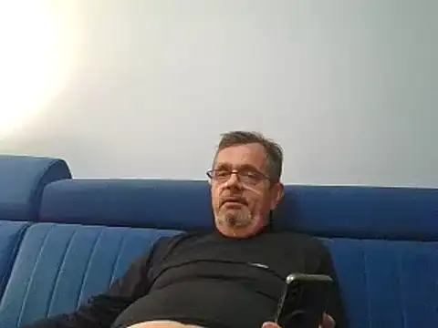 Snapshot of axecoman60 chatting on 1, 2, 2025 axecoman60 online show from 1, 2, 2025