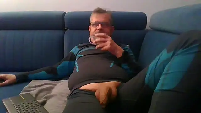 Snapshot of axecoman60 chatting on 16, 3, 2025 axecoman60 online show from 16, 3, 2025