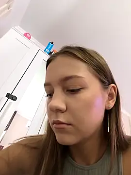 AliceBrayan online show from 18, 9, 2025