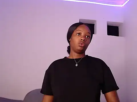 Snapshot of ebony_beckyy chatting on 18, 1, 2026 ebony beckyy online show from 18, 1, 2026