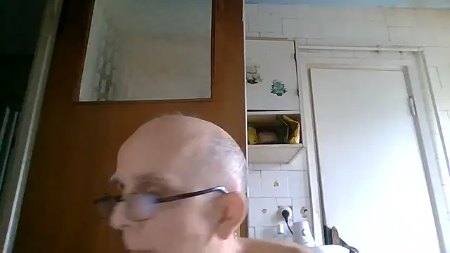 Snapshot of mariusica1@xh chatting on 23, 6, 2026 mariusica1xh online show from 23, 6, 2026