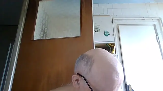 Snapshot of mariusica1@xh chatting on 4, 7, 2026 mariusica1xh online show from 4, 7, 2026