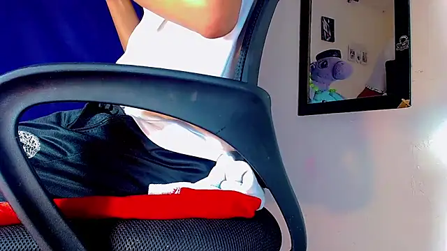 Snapshot of nicol_gill_ chatting on 7, 1, 2025 nicol gill online show from 7, 1, 2025