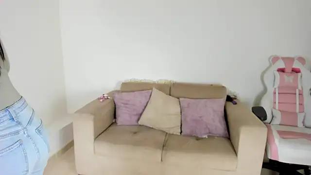 Charlotte cowell sub1  online show from 6, 2, 2025